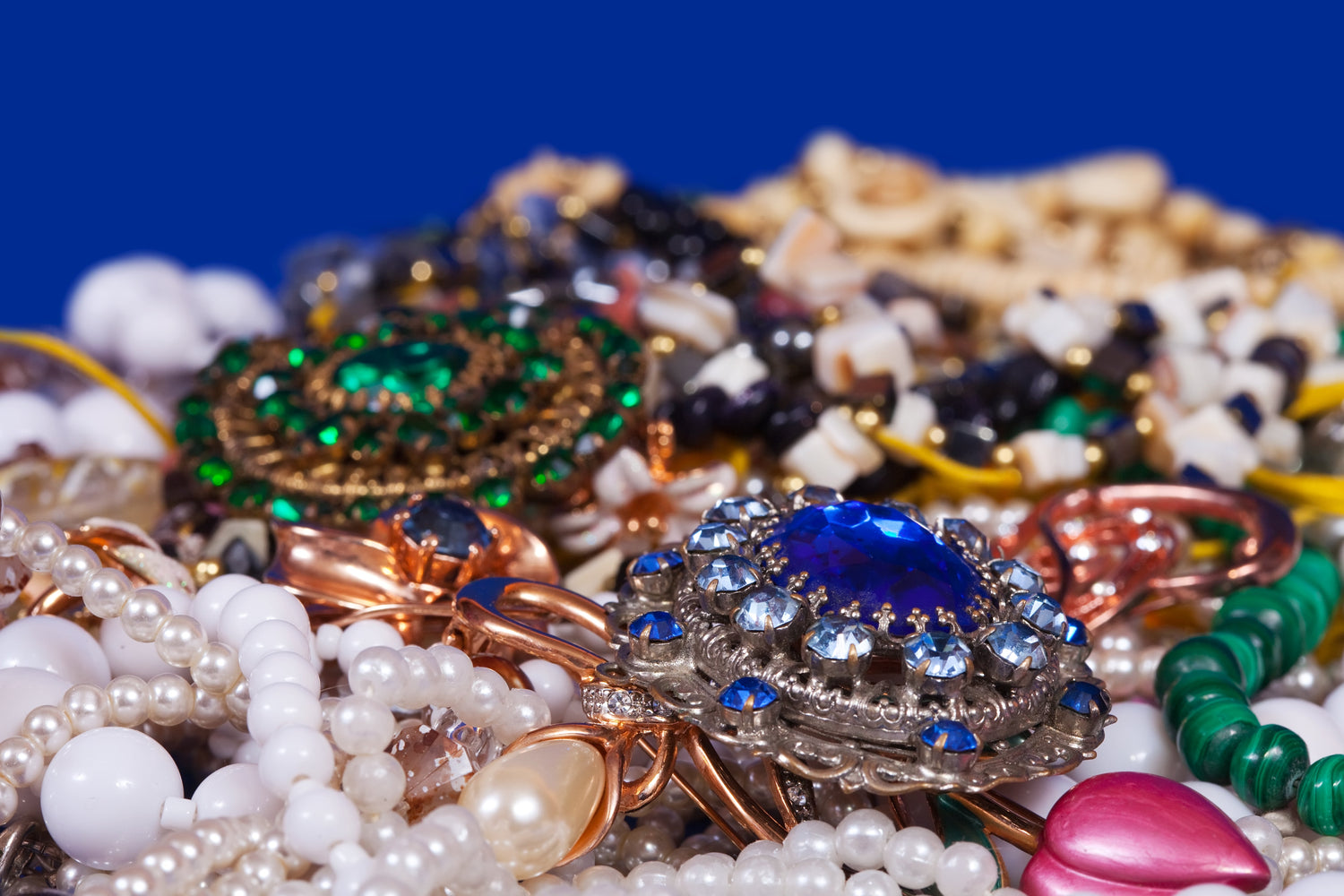 Gold vs Artificial Jewellery Which One Should You Choose?