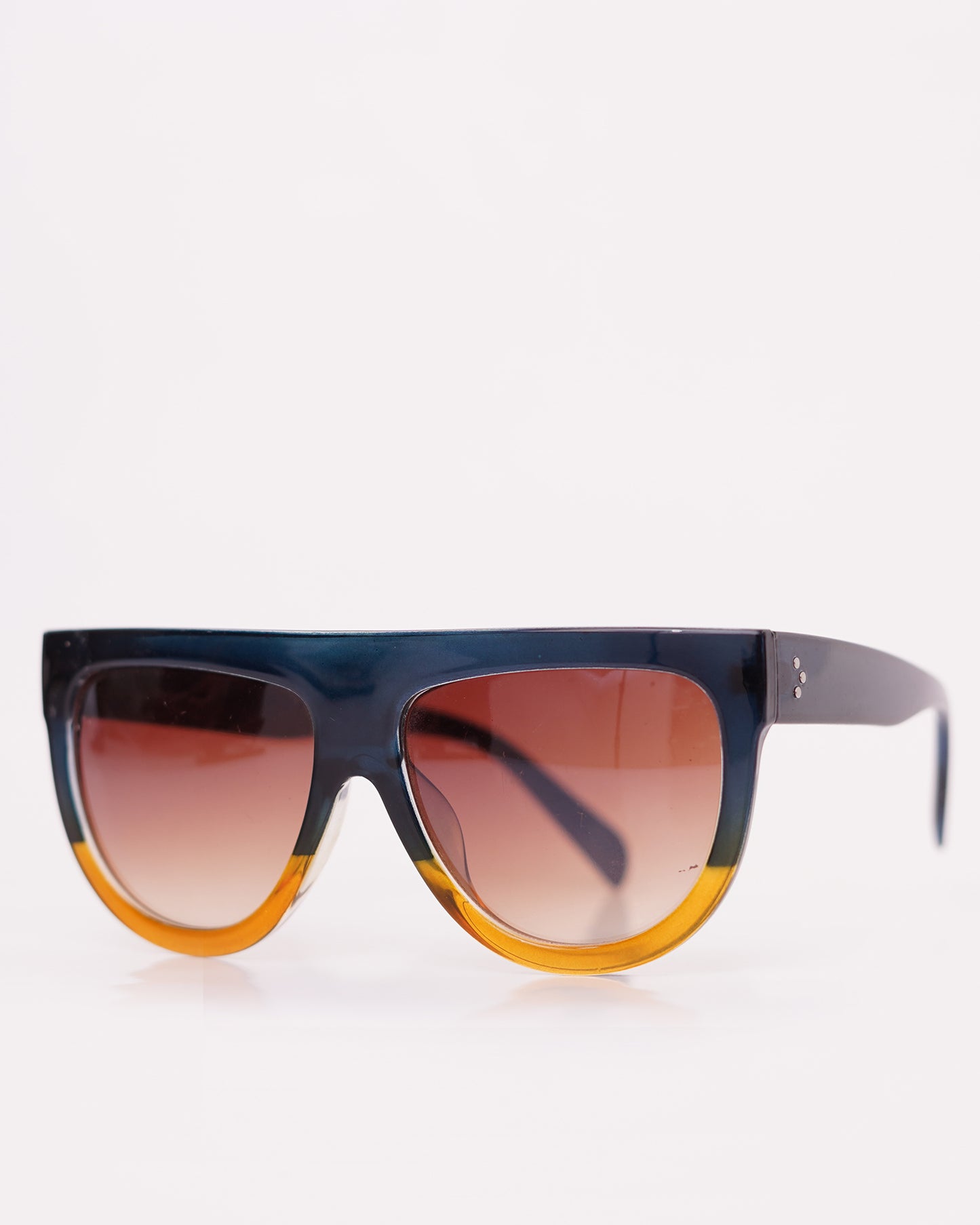 Large Frame Retro