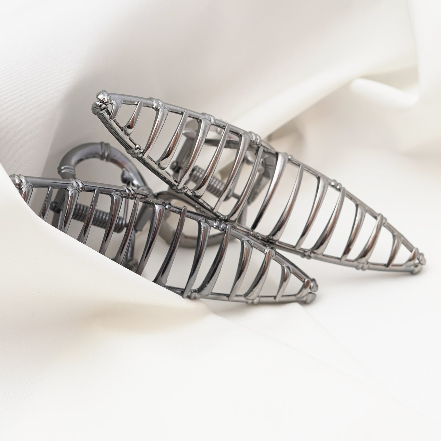 Metal Lily Hair Claw