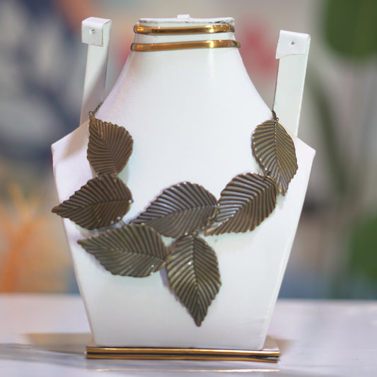 Vintage Gothic Style Bronze Leaf Design Necklace